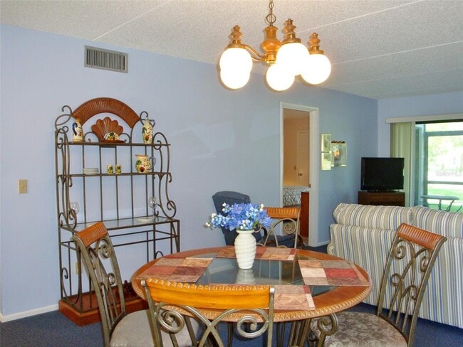 Building Photo - 111 E Cypress Ct