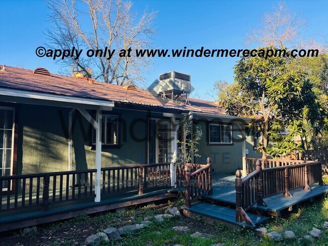 Building Photo - Arden Arcade 3 bedroom/ 2 bath on HUGE lot – Space, Location, and Charm!