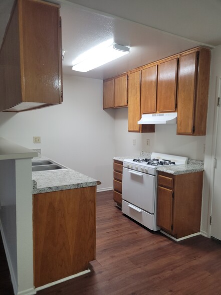 Primary Photo - Vanowen Apartments