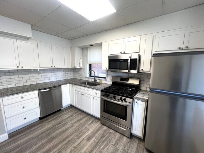 Building Photo - 4942 Tholozan Ave
