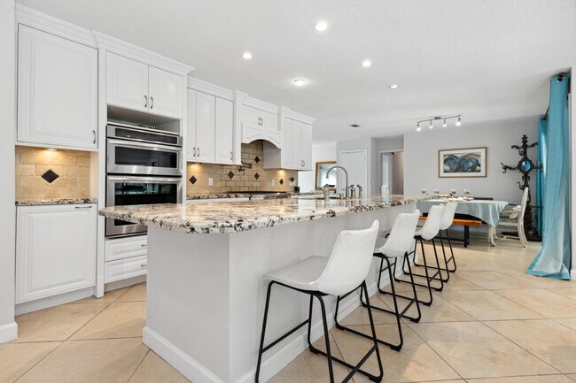 Building Photo - 949 Seagate Dr