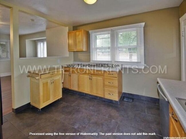 Building Photo - NO DEPOSIT option available for qualified renters!