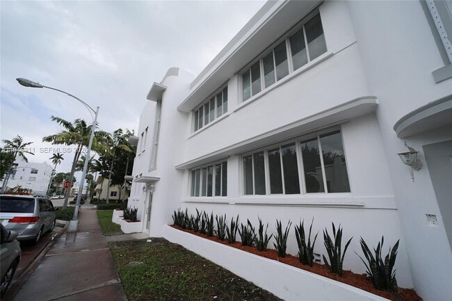 Building Photo - 810 7th St