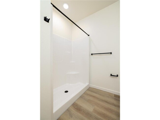 Building Photo - 28 7th St NE