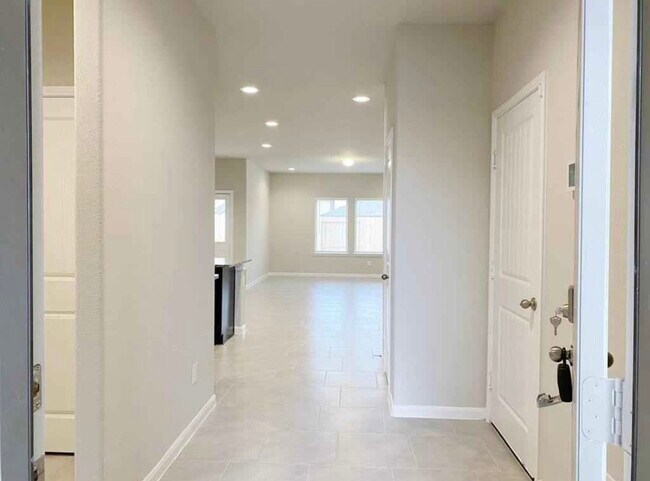 Building Photo - 29602 Juniper Ct