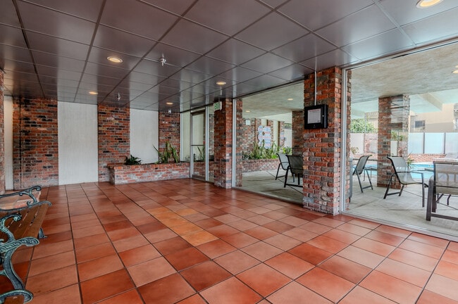 Building Photo - 2260 N Cahuenga Blvd