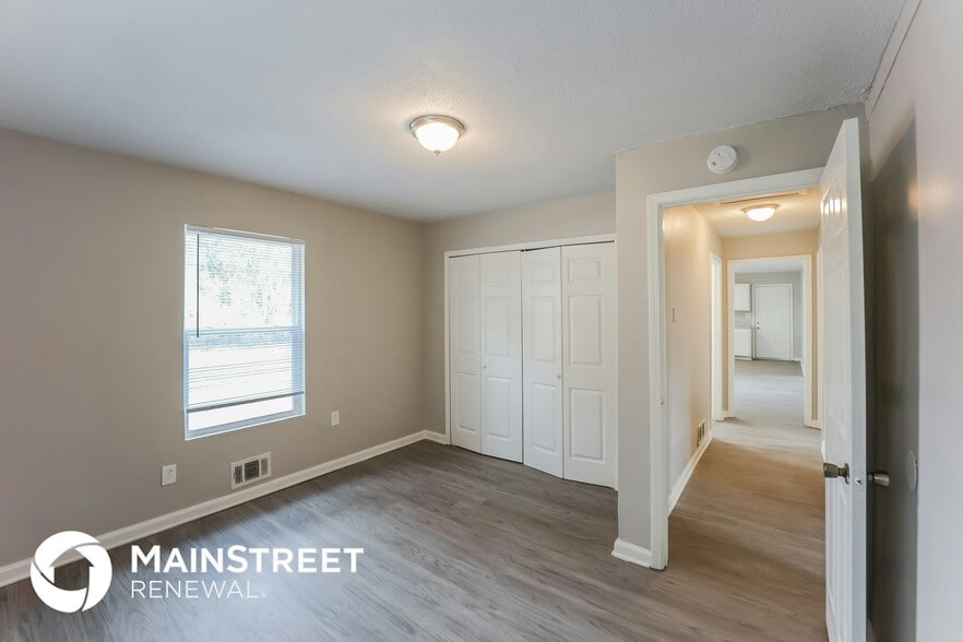Building Photo - 2073 Louis Xiv Ln