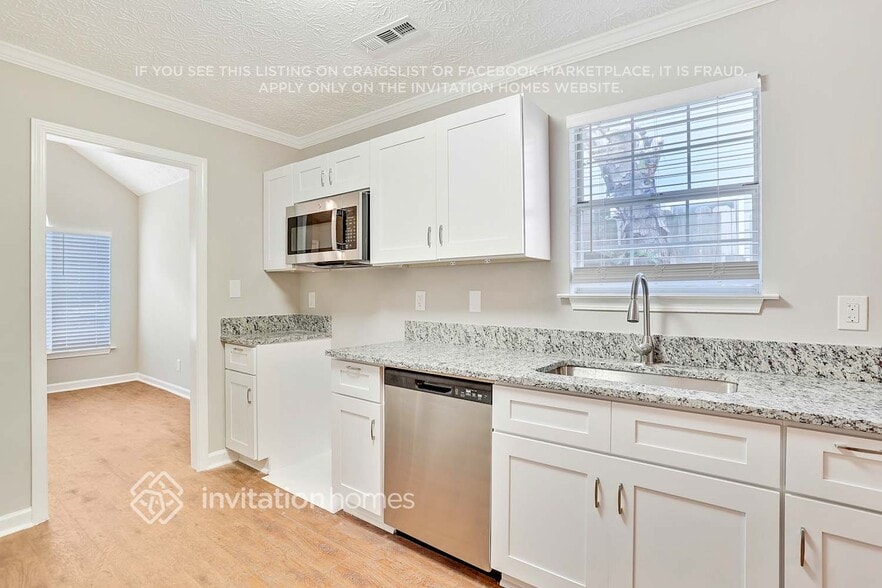 Building Photo - 686 Thomasville Blvd SE