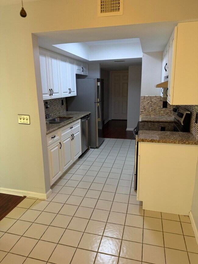 Building Photo - 12628 Shoreline Dr