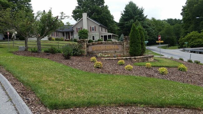 Building Photo - 24180 Woodridge Cir