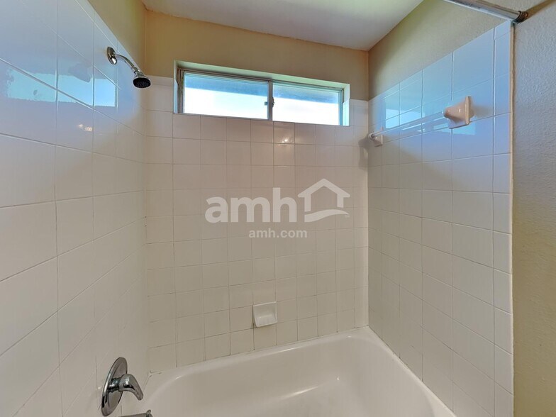 Building Photo - 2417 Elara Dr