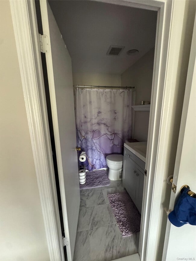 Building Photo - 17 The Knolls