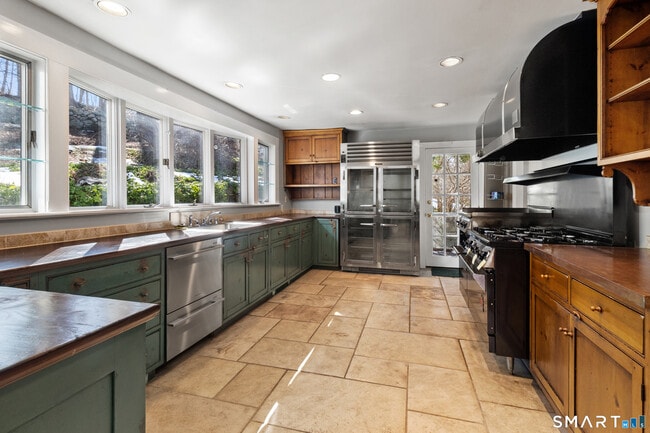 Building Photo - 145 Lyons Plain Rd