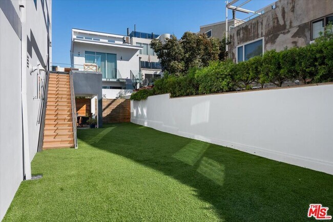 Building Photo - 6730 Esplanade