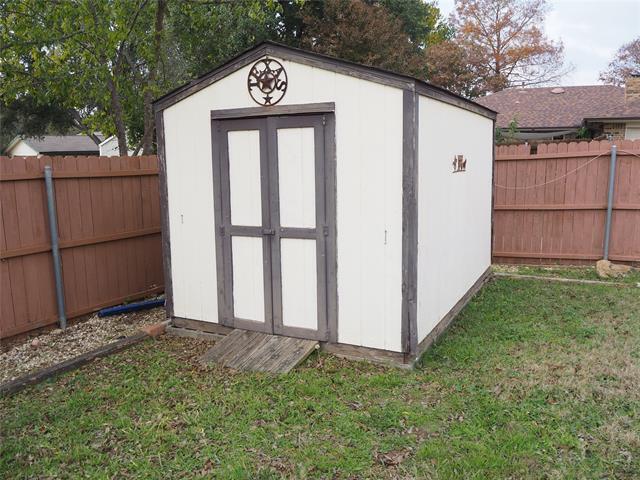 Building Photo - 924 Summer Trail