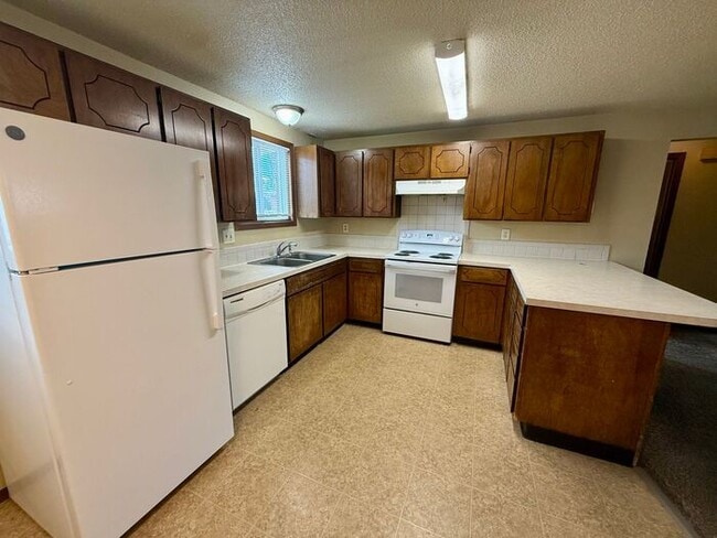 Building Photo - TWO WEEKS FREE RENT - Water/Sewer/Trash Included - Large Two Bedroom One Bath In North Loveland! ...
