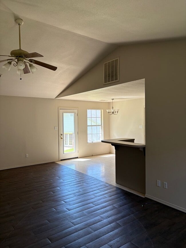 Building Photo - 1075 Grinnel Cir