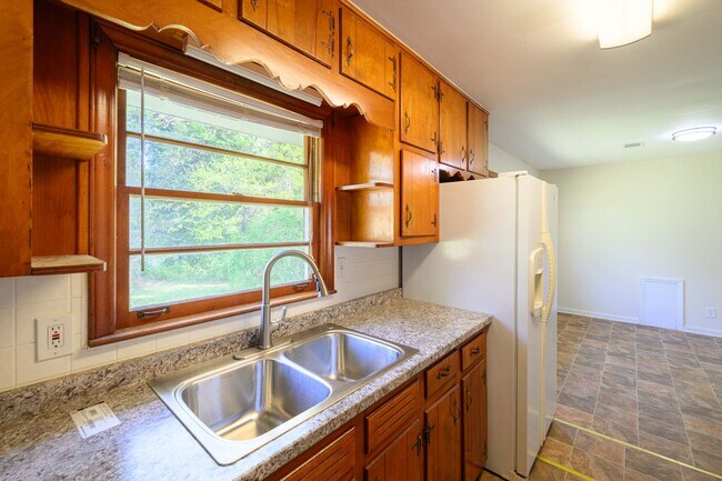 Building Photo - Updated 3BR Home with Fenced Yard on Quiet Street in Lake City