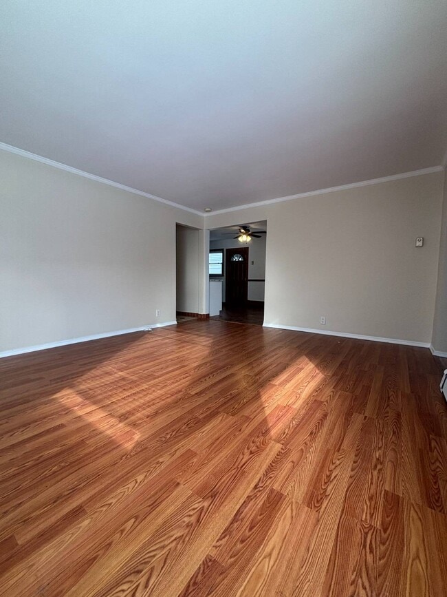 Building Photo - 627 W Park Ave