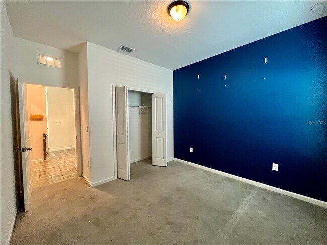 Building Photo - 421 Disa Dr