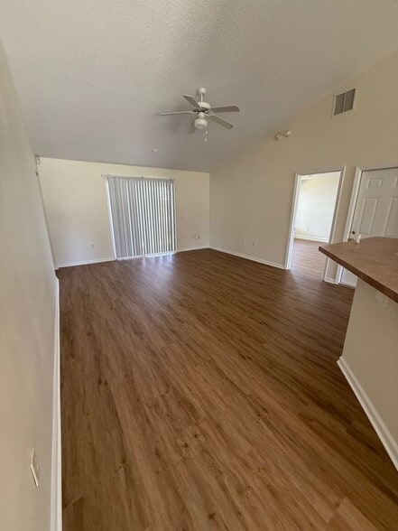 Building Photo - 1111 SW Yorktown Glen