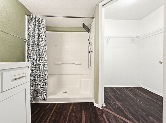 Building Photo - 2/2 Remodeled Condominium In Park Central, Millenia