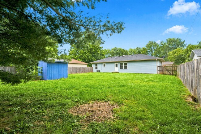 Building Photo - 511 E Dyann Dr