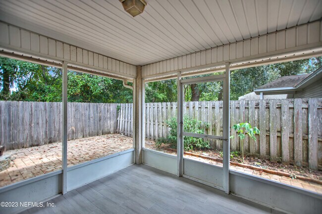 Building Photo - 757 MacKenzie Cir