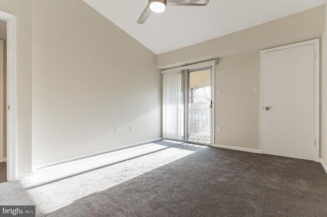 Building Photo - 65 Sandybrook Dr