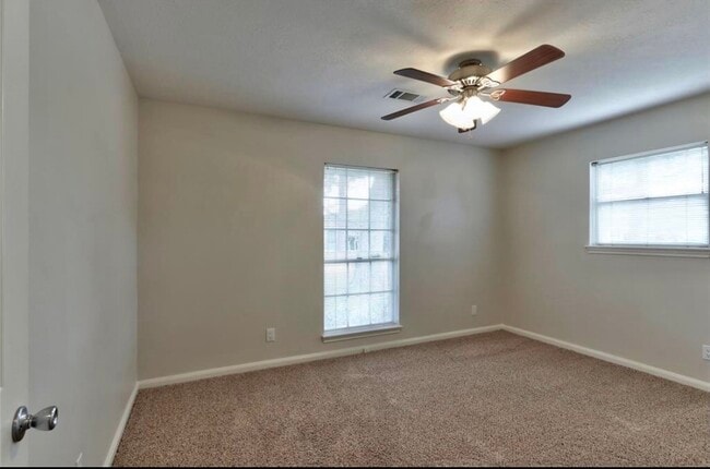 Building Photo - 2011 Stebbins Dr