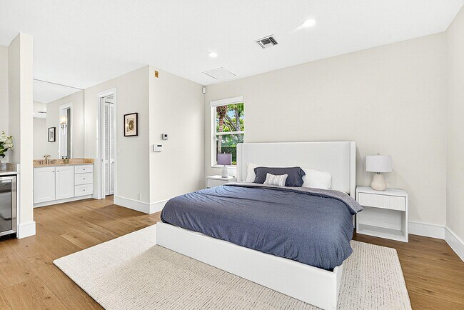 Building Photo - 1128 Crystal Dr