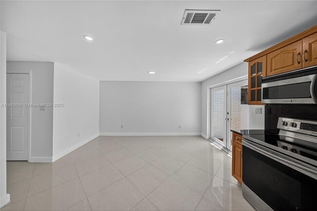 Building Photo - 301 Bonaventure Blvd