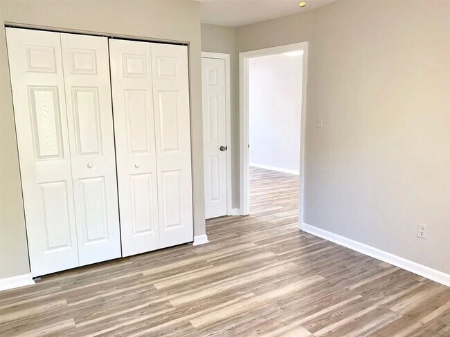 Building Photo - Affordable 4/3 Townhome in Timberwood