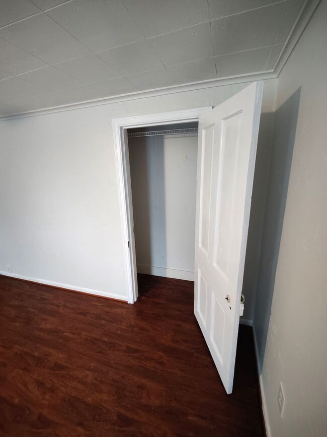 Building Photo - *Recently Updated 2BD/1.5BA Duplex Availab...
