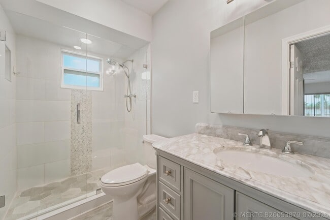 Building Photo - 203 W Greenway Dr