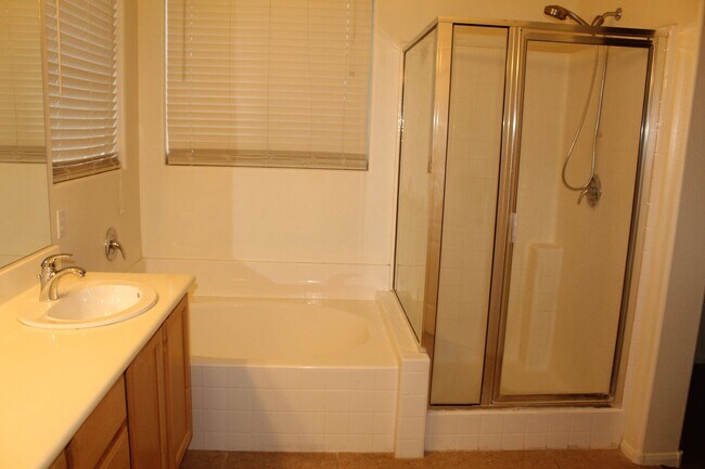 Building Photo - Beautiful 3 bedroom home in Southern Highl...