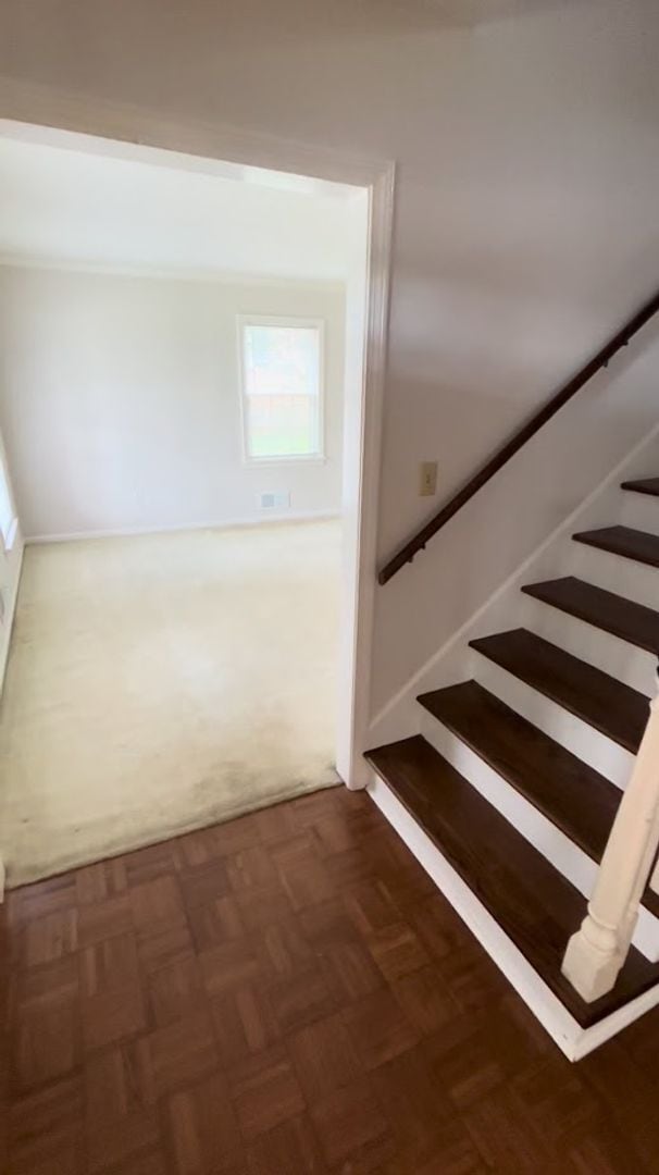 Building Photo - Large 4 Bedroom 2 Bath Home