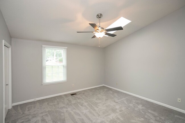 Building Photo - 127 Lakebrink Dr