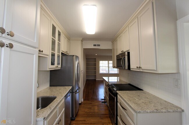 Building Photo - 425 Lindbergh Dr NE