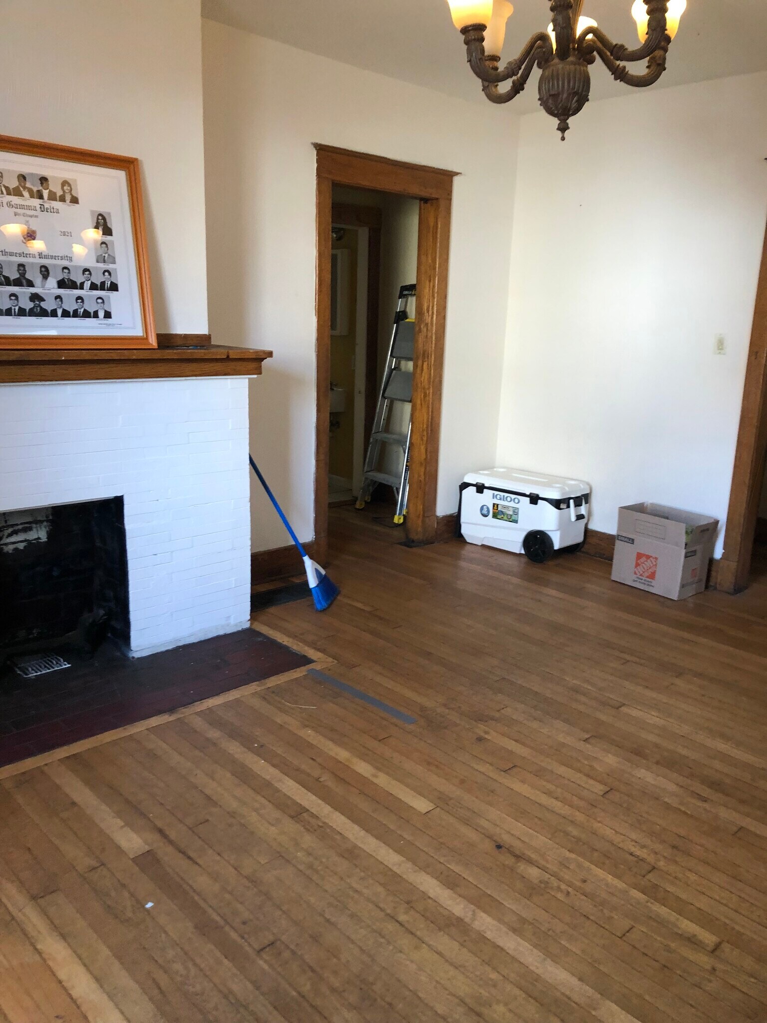 Family Room - 1117 Foster St