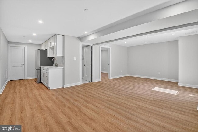 Building Photo - 5310 Cathedral Ave NW