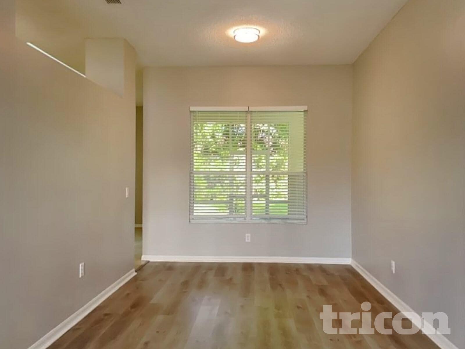 Building Photo - 250 Parkview Dr