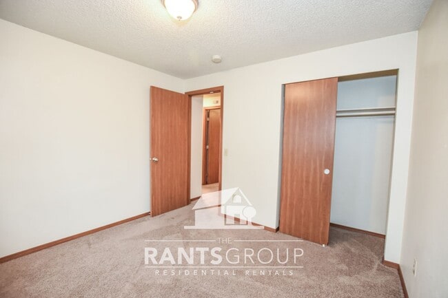 Building Photo - Charming 3 Bedroom Rambler in Great Lacey Location — Apply Today