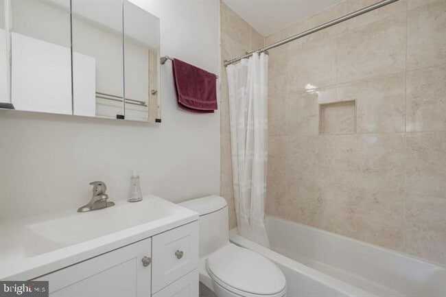 Building Photo - 5004 Eastchester Cir