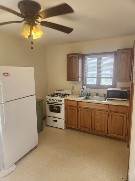 Building Photo - 77 Van Riper Ave