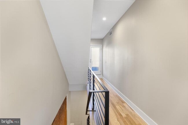 Building Photo - 912 Ellsworth St