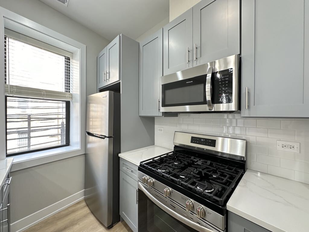 Building Photo - 437 W Belden Ave