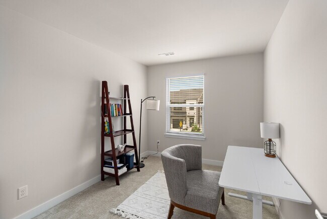 Building Photo - 1121 Riverbrook Dr