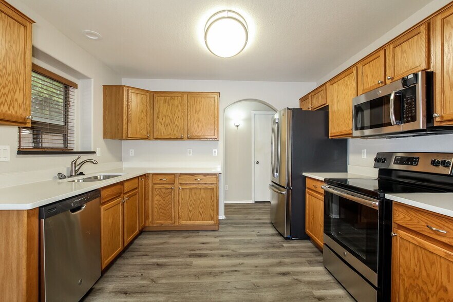 Building Photo - 16231 W Moreland St