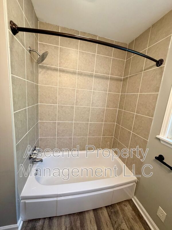 Building Photo - 7707 Canyon Dr